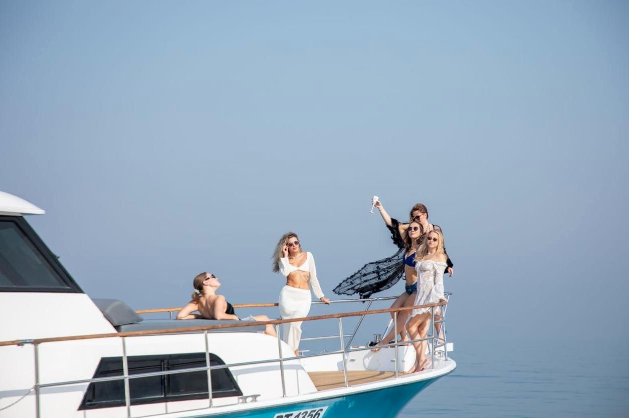Vogue Hatteras, gallery image 9