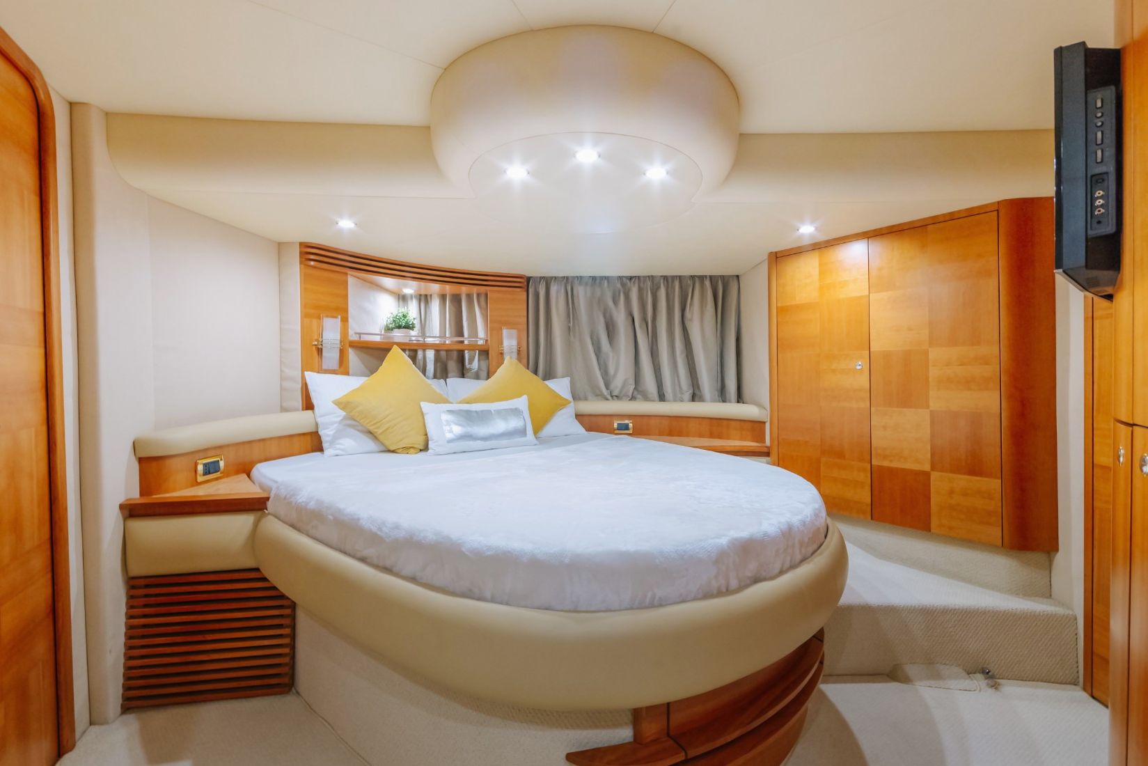 Azimut White Pearl, gallery image 6