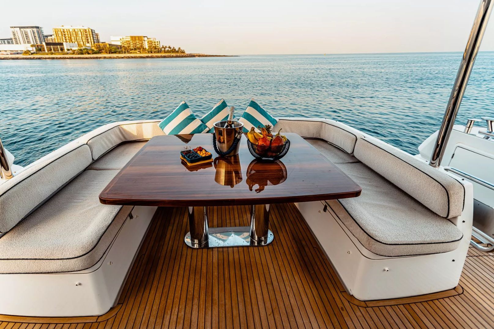 Azimut Magellano 66 ft, gallery image 2