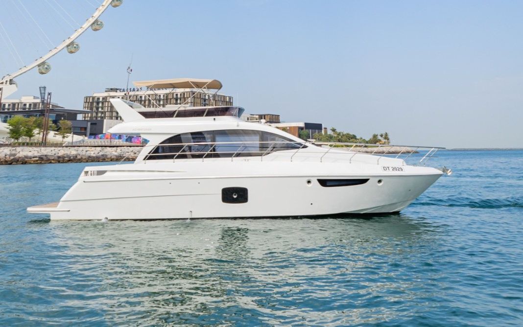Sky Walker Uno (52 ft)