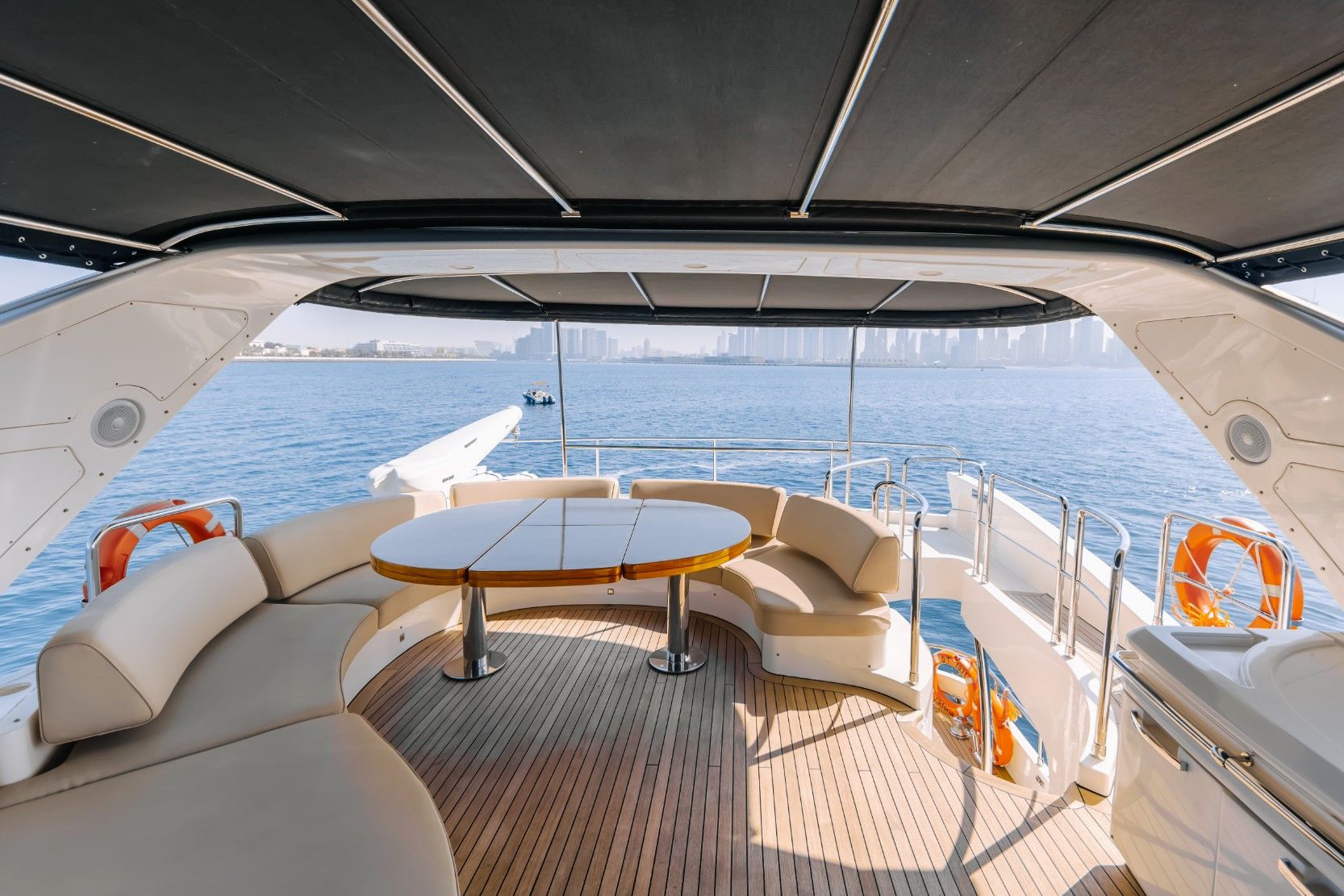 Azimut Viktoria, gallery image 2