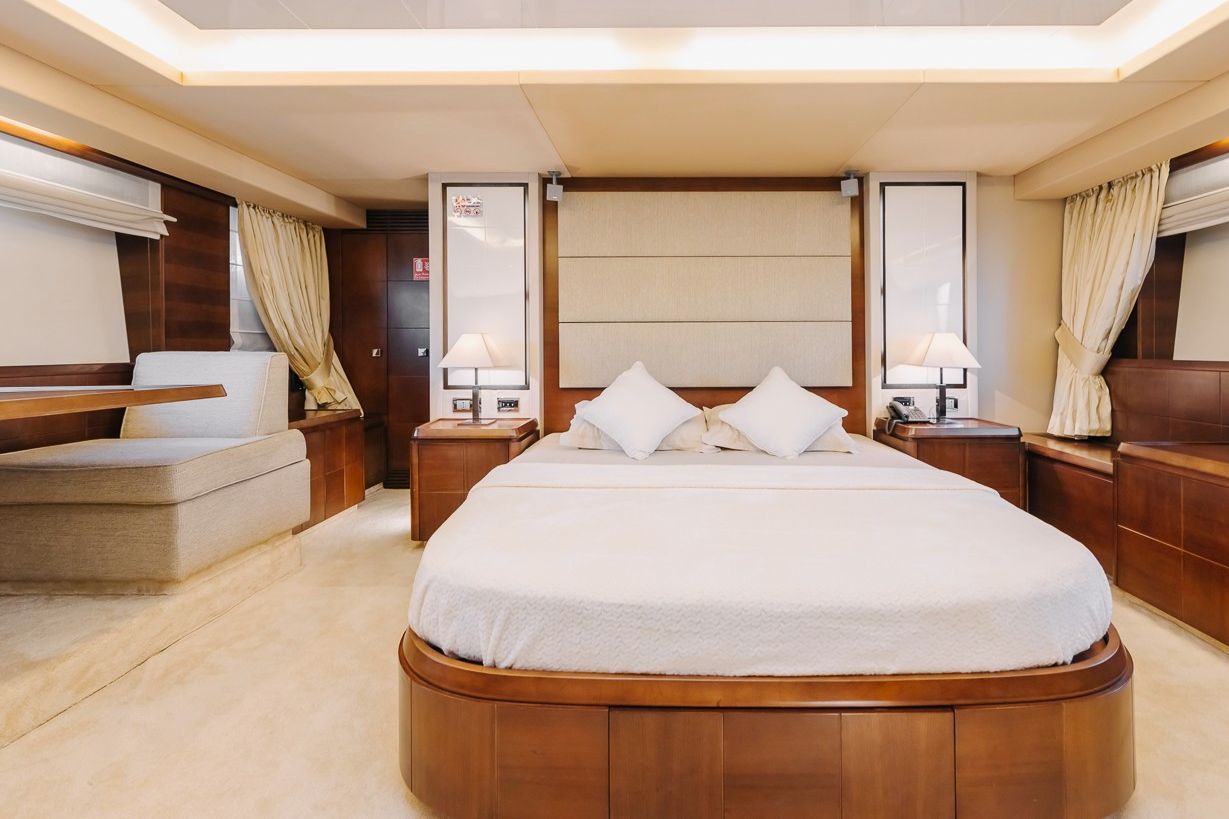 Azimut Viktoria, gallery image 12