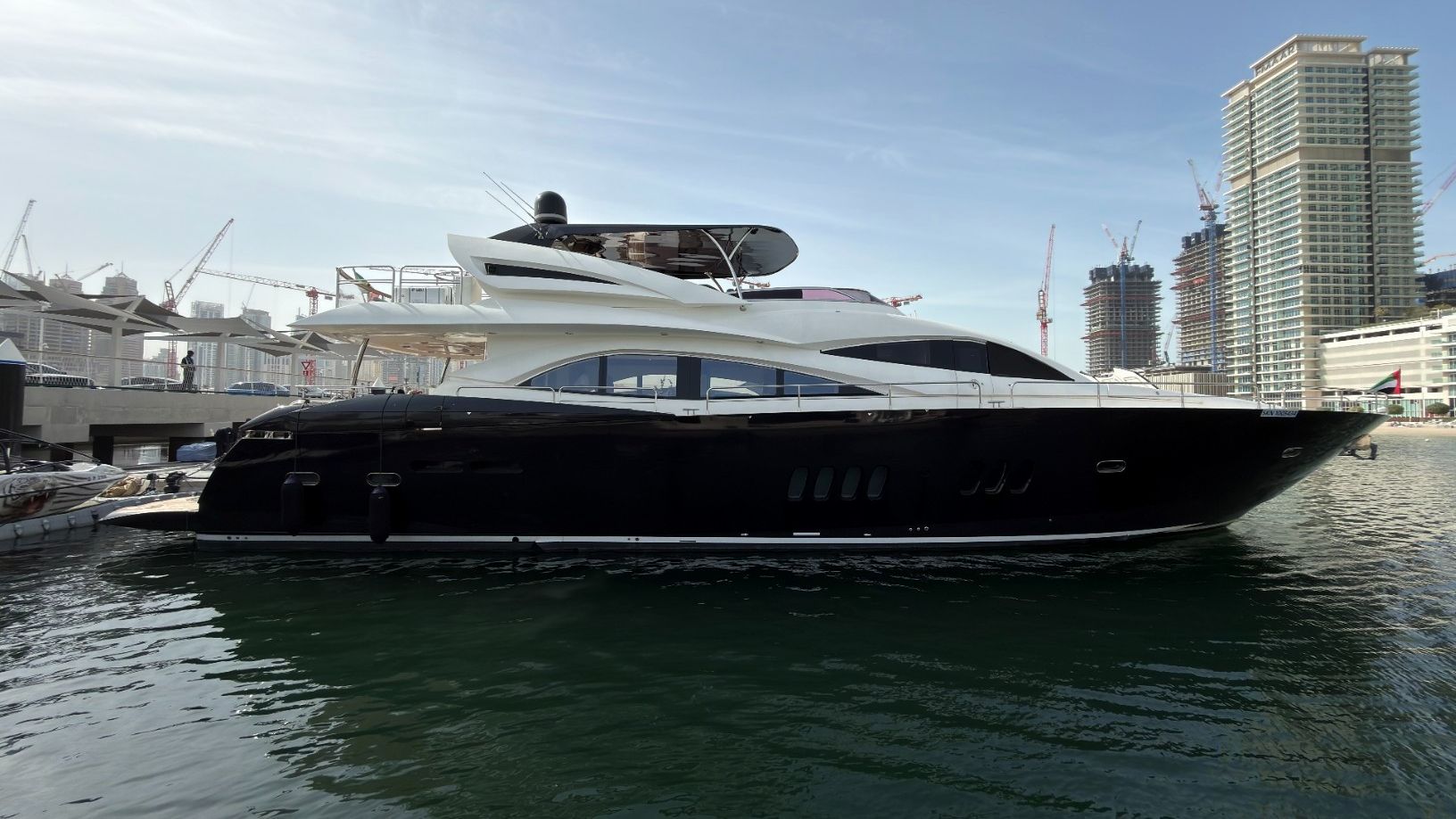 Sunseeker Aarna (90 ft)
