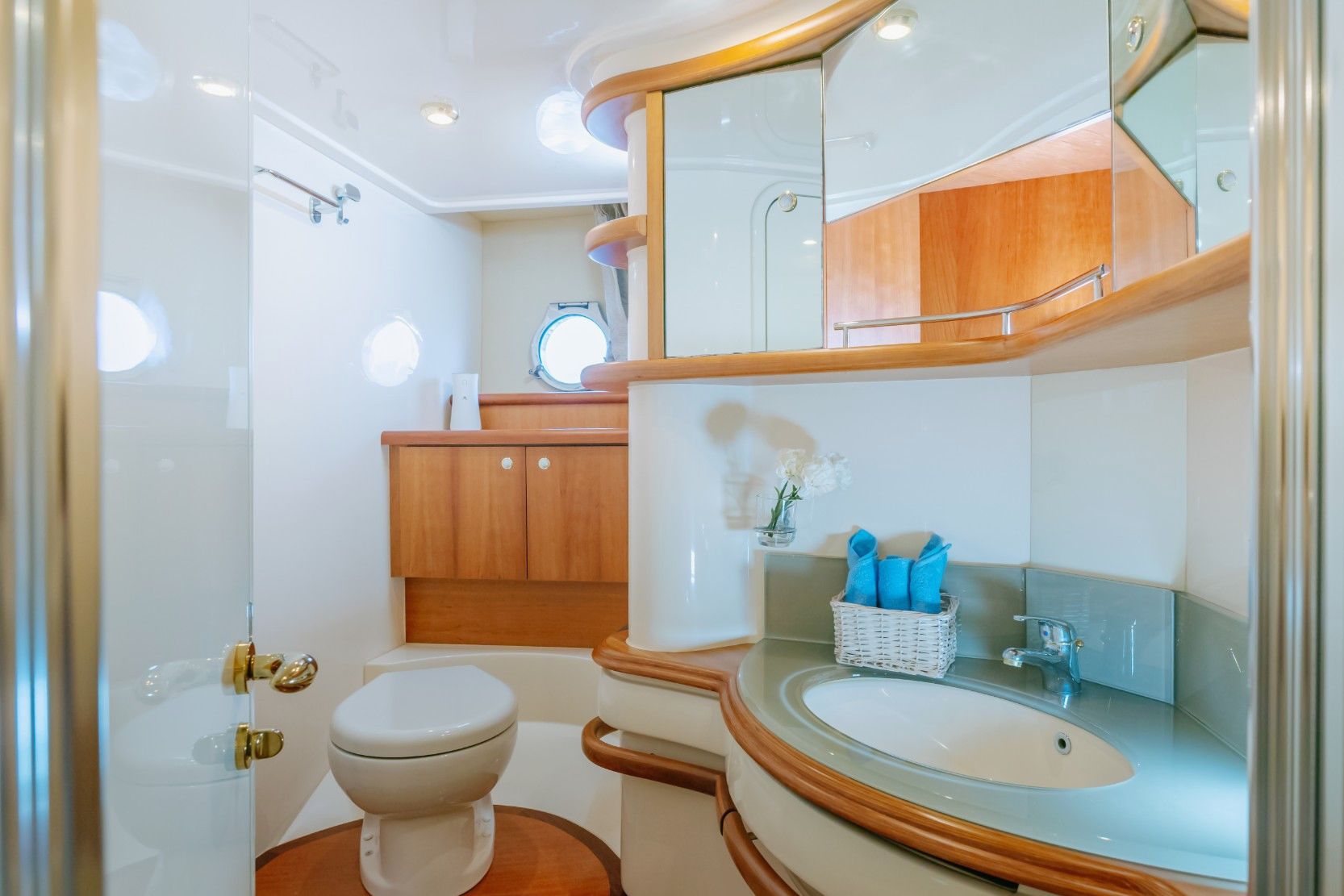 Azimut White Pearl, gallery image 5