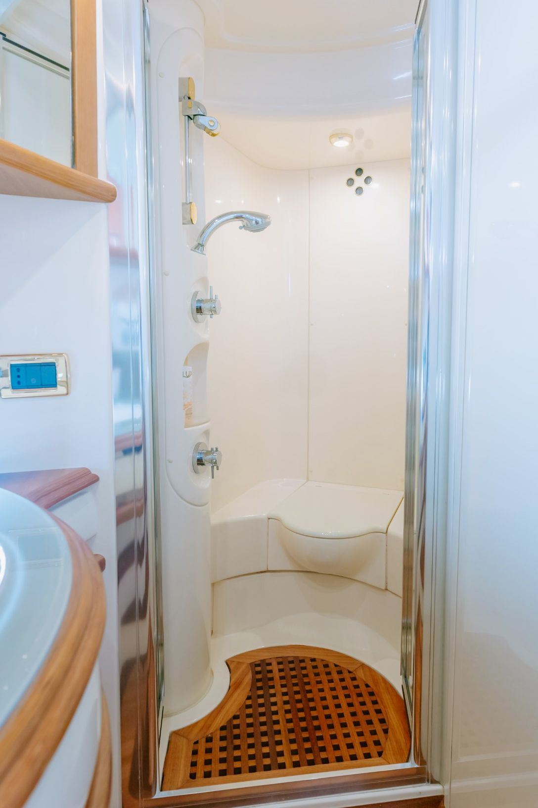 Azimut White Pearl, gallery image 2